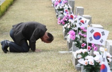 4.19혁명 59주년을 하루 앞두고 수유동 묘지 찾은 유가족