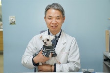 수의사는 사치스런 직업이란 비판에 봉사활동 시작했죠