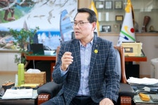 [환동해시대 경북] 전찬걸 경북 울진군수 “금강송 에코리움 울진의 명물될 것”