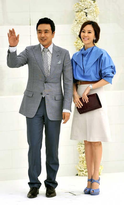 김남주, 김승우와의 하와이 여행 영상으로 이혼설 부인하며 금슬 좋다 강조