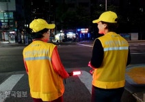 “제발, 현관문 닫히는 것까지 봐주세요”  여성들, 신림동 사건 뒤 ‘공포의 귀갓길’