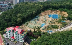 [뷰엔] 9부능선 깎아 타운하우스로… 지독한 용인 난개발