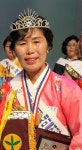[클릭 이사람] 재활용품 팔아 경로잔치 열고 효도관광 봉사