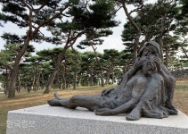 장녹수의 탐욕을 뒤로 하니 성지의 경건함이…