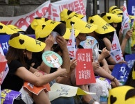 [포토뒷담화] 구호와 침묵으로 자사고 지정 철폐 요구 시위