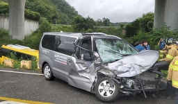 춘천 승합차ㆍ에듀버스 추돌…7명 중경상