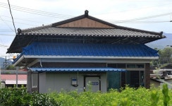 [뷰엔] 양복에 갓 쓴 듯... 양옥집과 한옥지붕의 이상한 동거