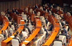 한국당 “이중인격자” 고성ㆍ야유… ‘조국 청문회’ 2R 방불