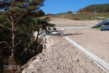 봉화군, 엄태항 군수 일가족 소유 태양광발전단지 혈세 들여 ‘긴급’ 복구 빈축