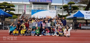 버스에서 체육용품 우르르… 전교생 62명 신안 자은초의 ‘특별한 가을운동회’
