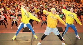 [포토] 겨울 추위 무색케한 줌바인들의 댄스 열정