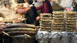 [뷰엔] 집집마다 메뉴 ‘복붙’… 광장시장은 ‘마약김밥천국’