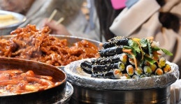 [뷰엔] 집집마다 메뉴 ‘복붙’… 광장시장은 ‘마약김밥천국’