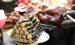 [뷰엔] 집집마다 메뉴 ‘복붙’… 광장시장은 ‘마약김밥천국’
