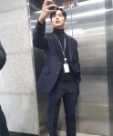 [HI★뭐하세요?] 유승호, 훈훈 슈트핏 뽐내며 셀카 찰칵