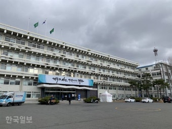 [SNS눈] ‘코로나19 확진’ 대구시 비서 동선 비공개에 형평성 논란