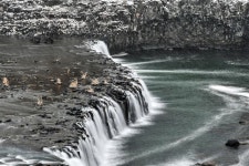 [왕태석의 빛으로 쓴 편지] 봄을 깨우는 직탕폭포의 물소리