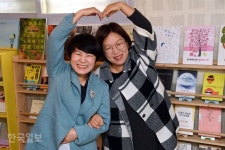 “마을 사람들이 다 모인다면 책방뿐만 아니라 집까지 내어 드릴게요”
