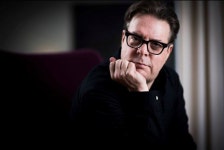 ‘빅 픽처’ 작가 더글라스 케네디, 자폐아 그린 동화로 돌아왔다