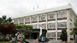 “술 마시는데 방해” 코로나19 점검 경찰관 폭행 40대 기소