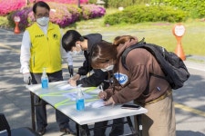 “안심대문 통과해야 강의실로”… ‘검역 교문’ 세운 서울예대