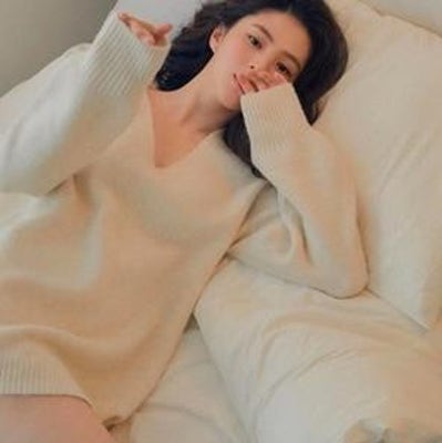 한소희 나이? 침대 위 하의실종 패션에 ‘극강 섹시미’ | 포토뉴스
