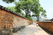 “풍속은 화순이고 인심은 함열이라” 먼 미래 내다본 만석꾼의 황토 담장
