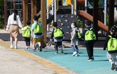 물류센터ㆍ학원 강사발 n차 감염... 코로나 신규 확진 40명으로 껑충