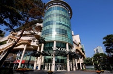 뉴코아 부천점 아동복 매장 50대 직원 확진...CCTV 통해 접촉자 분석