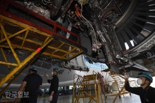 다시 비상할 그날을 위해… 멈춰선 항공기도 정비는 필수