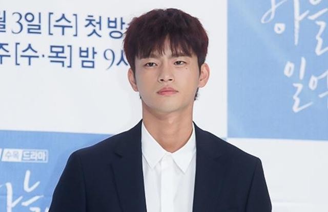 안재현-서인국 커플, 화보와 팬미팅으로 화제! 팬덤 기대↑