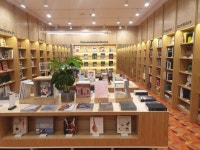 [걷고 싶은 길, 가고 싶은 거리] 세계 유명작가 작품 터미널 광장에 가득... 작품 가격만 1000억