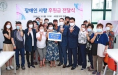 문학 동호인 모임 사랑방 호반 대구지체장애인협회에 300만원 전달