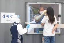 종교시설 보다 대형학원이 더 위험? 헷갈리는 코로나 위험도 기준