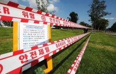 카페도 못 가고... 점심시간 산책로로 몰리는 직장인들