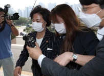 갈 길 가는 추미애, 전국 검찰에 '검찰개혁' 이메일 발송