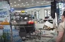 평택편의점 돌진 차량여성 무시해서… 2년 전엔 병원벽 돌진