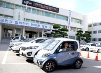 째깐차 타는 영광군수...전기차 주력산업 홍보 나서