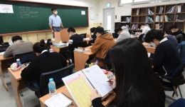 다시 문 연 대형학원... 학생들 현장 강의로 집중력 찾았어요