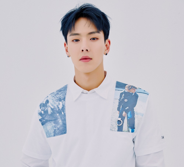 몬스타엑스 셔누, 한 패션브랜드 24FW 컬렉션 행사 참석…스타일리시한 포즈와 매력 발산