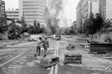 한국일보 자료실에 숨어있던... 5·18 미공개 사진 전시회