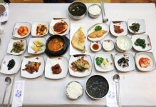 [박준규의 기차여행, 버스여행] 바다가 보이는 공룡 동굴... 선이 고운 가야 왕릉