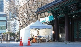 마스크 요청에 주먹질... 편의점 직원 때린 50대 입건
