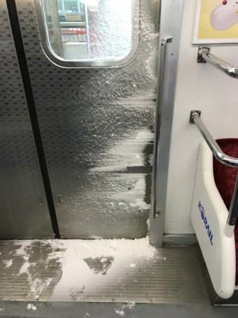 폭설·한파에 지하철 가다서다... 