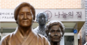 日정부 위안부 책임 첫 인정…나눔의집 “전쟁범죄 사죄하라”