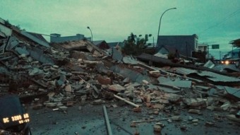 인니 술라웨시섬 6.2 지진... 최소 35명 사망, 600여명 부상