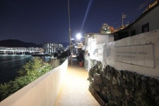 [박준규의 기차여행, 버스여행] 바다만 볼건가요? 흰여울의 밤은 낮보다 풍성하다