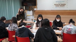 [똑똑 뉴구세요?] 국내 마지막 책방골목 살리려 시집 낸 고등학생들