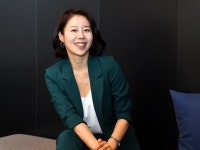 엘림천양하우스 | "주단태 사진 진짜 방에 붙여 놔" '펜트하우스' 양집사의 비밀 [인터뷰]