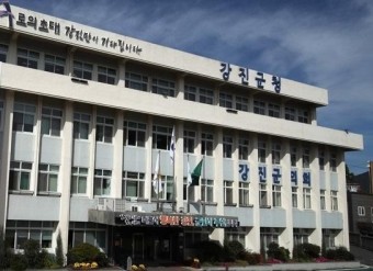 경찰, 공무원 부동산 투기 의혹 강진군청 압수수색